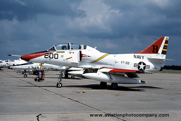 US Navy VT-22 Douglas TA-4J Skyhawk 155073/B-200 (1980)