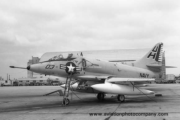 US Navy VC-7 Douglas A-4C Skyhawk 147783/UH-03 (1975)