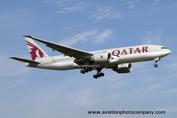 Qatar Airways Boeing 777-200LR A7-BBE at London Heathrow (2015)