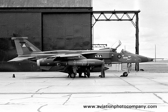 RAF 2 Squadron SEPECAT Jaguar GR.1 XZ109/O (1976)