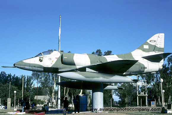 Argentinian Air Force Douglas A-4B C-301 displayed at Mendoza (2005)