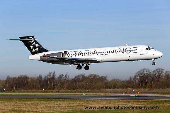 Blue1 Boeing 717-200 OH-BLN at Manchester (2014)