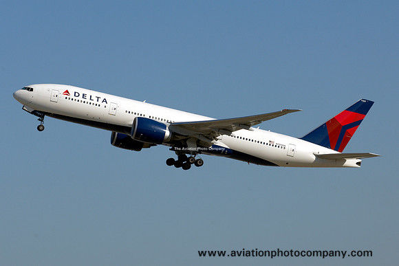 Delta Airlines Boeing 777-200LR N709DN at Los Angeles IAP (2013)
