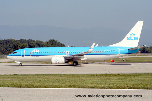 KLM Boeing 737-800 PH-BXI at Geneva (2008)