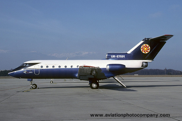 UES Avia Yakolev Yak-40 UR-87591 (1999)