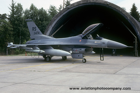USAF 86 WG 512 FS General Dynamics F-16C Fighting Falcon 85-1474/RS (1992)