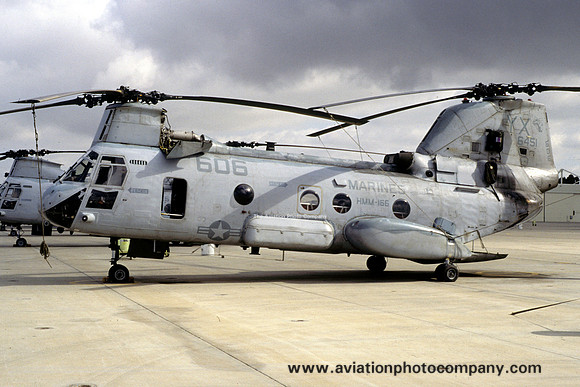 USMC HMM-166 Vertol CH-46E 156451/YX-606 (1999)