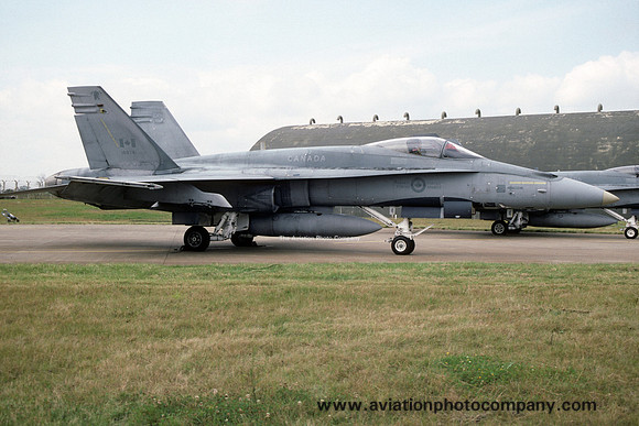 Canadian Armed Forces 1 CAG McDonnell Douglas CF-188 Hornet 188741 (1987)