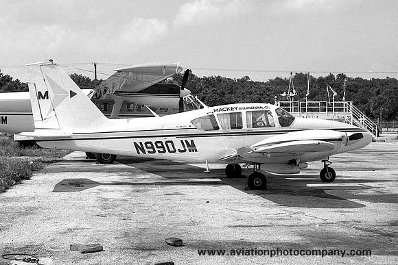 Mackey International Airlines Piper PA-23-250 Aztec D N990JM (1970)