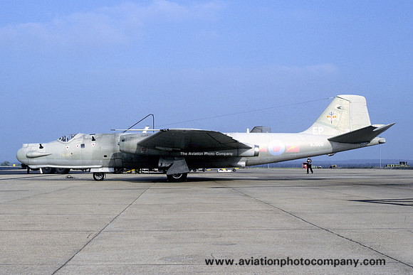 RAF 360 Squadron English Electric Canberra T.17A WJ986/EP (1994)