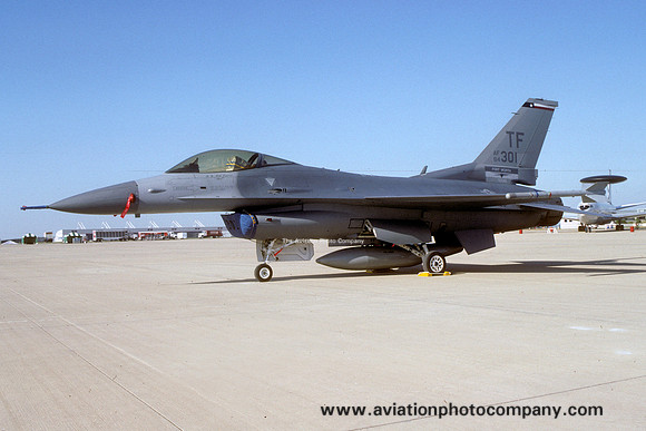 USAF AFRes 457 TFS General Dynamics F-16A Fighting Falcon 84-1301/TF (1992)