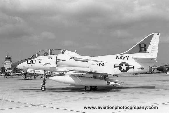 US Navy VT-21 Douglas TA-4J Skyhawk 158087/B-130 (1975)