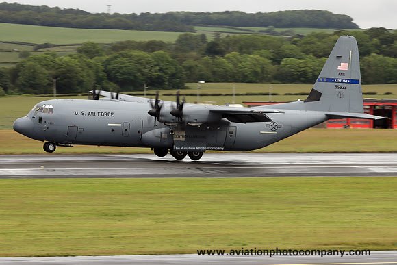 USAF Kentucky ANG 165 AS Lockheed C-130J-30 Hercules 19-5932 at Prestwick (2024)