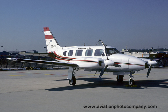 Alpenflug Piper PA-31-325 Navajo OE-FSL (1983)