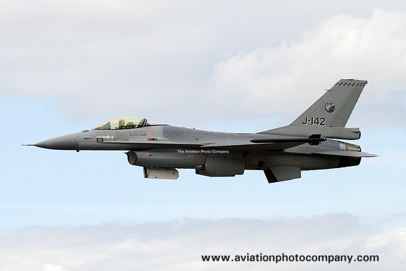 Dutch Air Force GD F-16AM J-142 at the Gilze Rijen Airshow (2014)