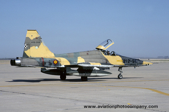 Spanish Air Force Esc 212 CASA/Northrop SRF-5A Freedom Fighter AR.9-056/212-56 (19860