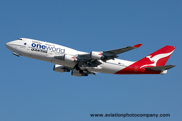 Qantas Oneworld Boeing 747-400 VH-OEF at Los Angeles IAP (2013)
