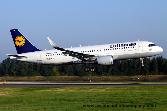 Lufthansa Airbus A320-200 D-AIZU at Manchester (2013)