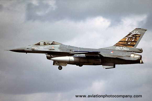 Dutch Air Force 313 Squadron GD F-16AM Fighting Falcon J-511 at RIAT Fairford (2004)