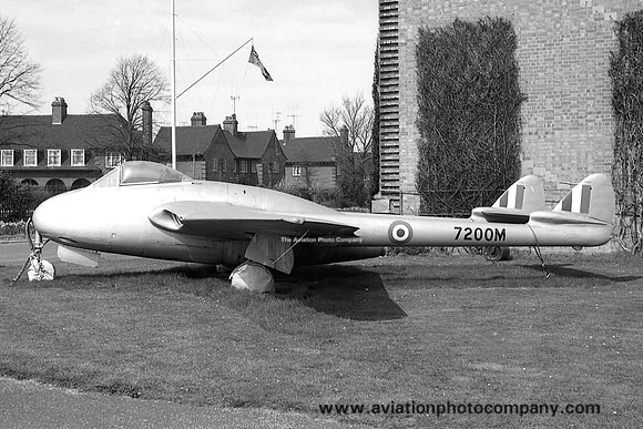 RAF De Havilland Vampire FB.5 7200M at RAF Cardington (1964)