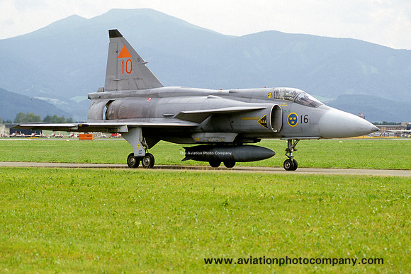 Swedish Air Force F16 SAAB Viggen JA-37 37410/10 (2003)