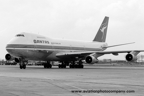 Qantas Boeing 747-200B VH-EBC (1976)