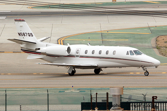 Cessna 560 N587QS at Los Angeles IAP (2013)