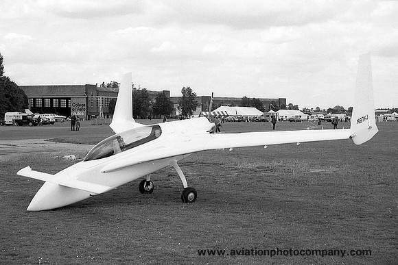 Rutan Long-Ez N87KJ at Cranfield