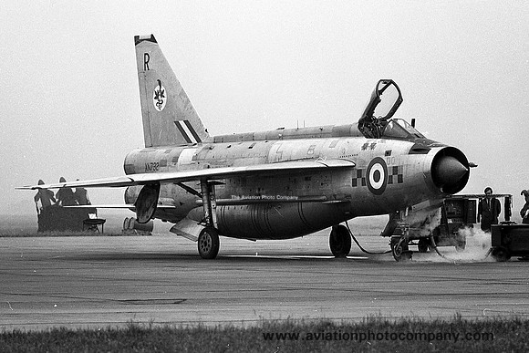 RAF 92 Squadron English Electric Lightning F.2A XN732/R (1970)
