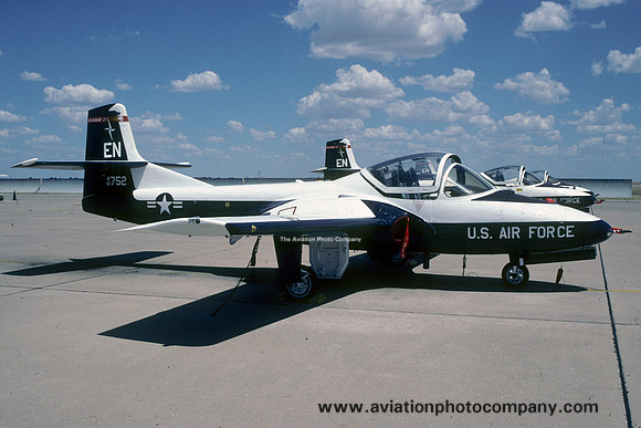USAF 80 FTW 89 FTS Cessna T-37B 67-14752/EN (2000)