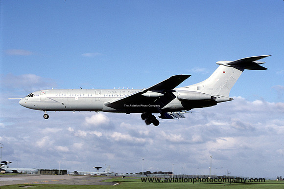RAF 10 Squadron Vickers VC-10 C.1K XV102 at RAF Waddington (2000)