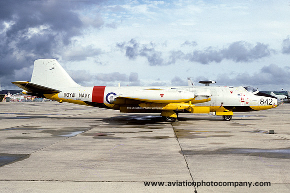 Royal Navy FRADU English Electric Canberra TT.18 WJ636/842 (1985)