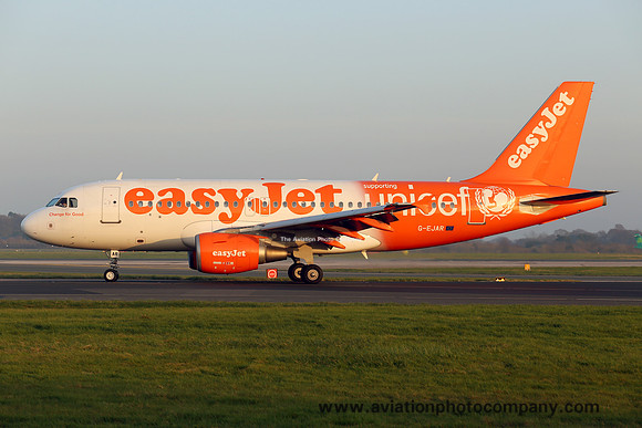 easyJet Airbus A319-100 G-EJAR at Manchester (2014)