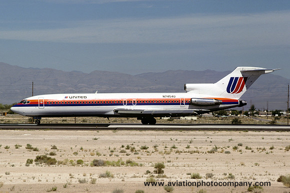 United Boeing 727-200Adv N7454U (1980)