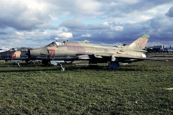 Russian Air Force Sukhoi Su-22 71 red (1993)