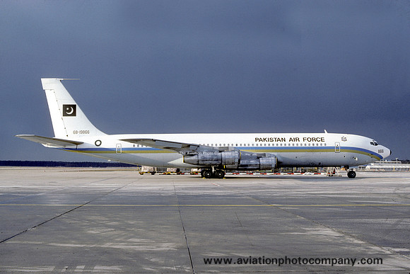 Pakistan Air Force Boeing 707-340C 68-19866 (1987)