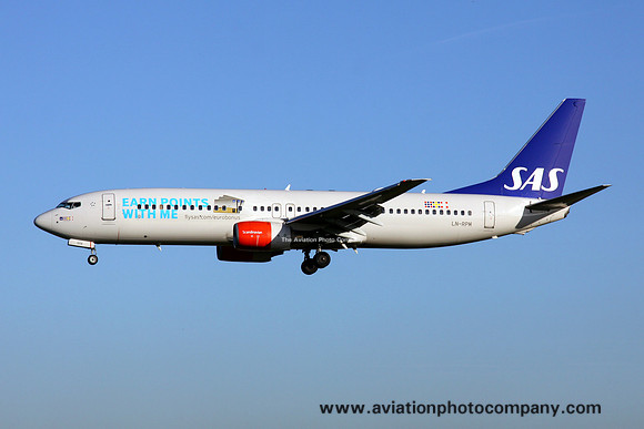 SAS Boeing 737-800 LN-RPM at London Heathrow (2013)