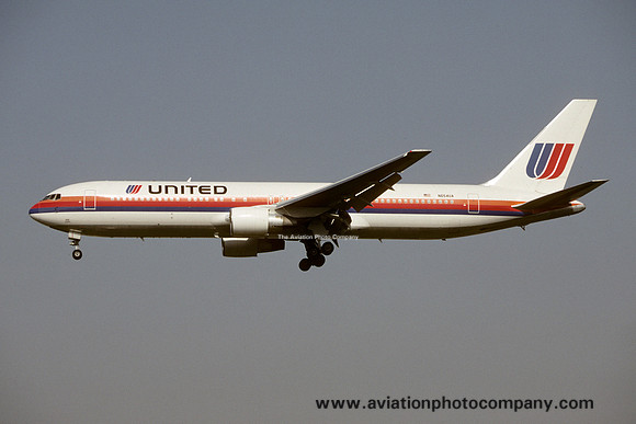 United Airlines Boeing 767-332(ER) N654UA (1993)