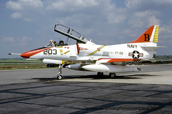 US Navy VT-22 Douglas TA-4J Skyhawk 156934/B-203 (1979)