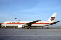 United Airlines Boeing 767-332(ER) N651UA (1992)