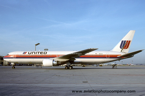 United Airlines Boeing 767-332(ER) N651UA (1992)