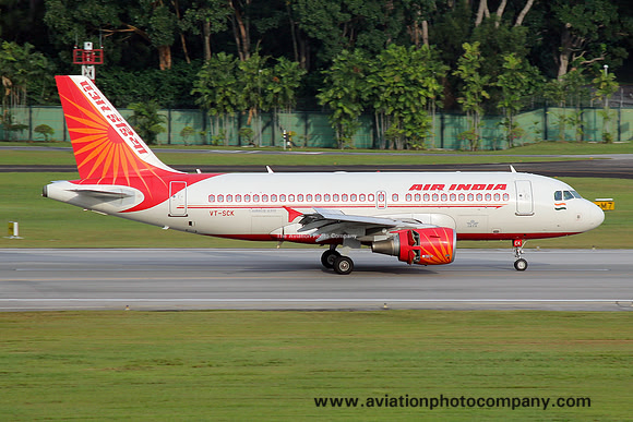 Air India Airbus A.319-100 VT-SCK and Singapore (2012)