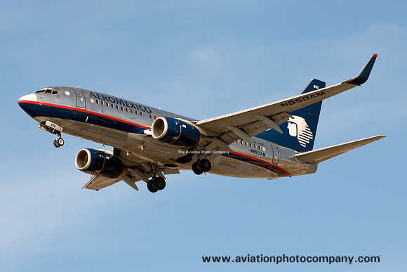 AeroMexico Boeing 737-700 N850AM at Los Angeles IAP (2010)