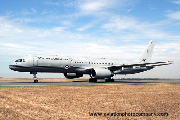 RNZAF 40 Squadron Boeing 757-2K2 NZ7571 at Avalon (2009)