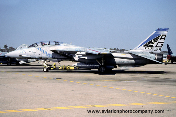 US Navy VF-143 Grumman F-14B Tomcat 162921/AG-100 (2000)