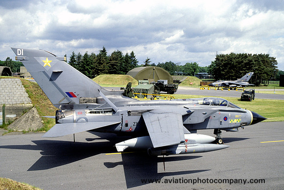 RAF 31 Squadron Panavia Tornado GR.4 ZA553/DI (2000)