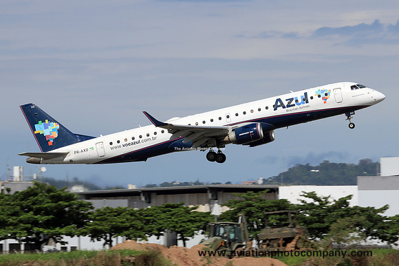 Azul Linhas Aéreas Embraer ERJ-195AR PR-AXO (2022)