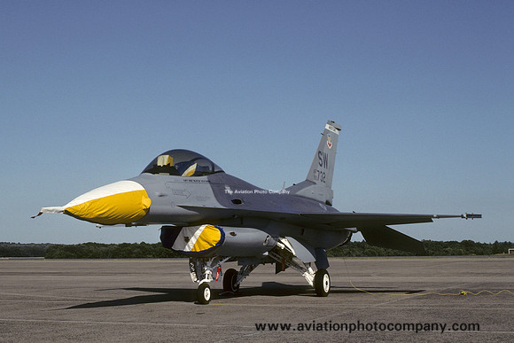 USAF 363 FW 17 FS General Dynamics F-16C Fighting Falcon 90-0732/SW (1992)