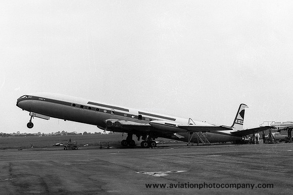 De Havilland Comet 4 G-APDL at Newcastle Woolsington (1971)
