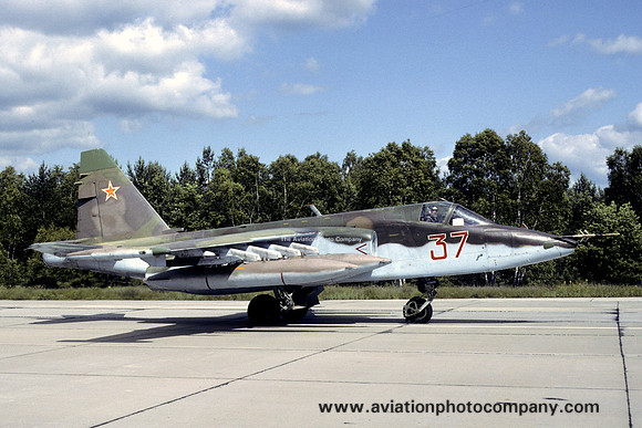 Russian Air Force Sukhoi Su-25 37 red (1993)